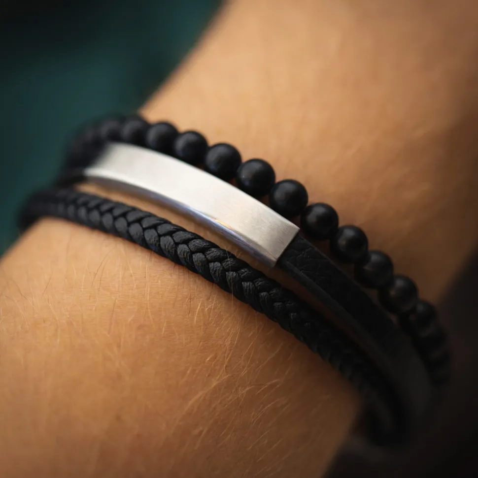 ALEXANDER – Armbånd i stål og sort skinn