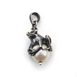 By Birdie – Fairy Frog Small anheng i sølv