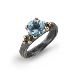 By Birdie – Rockefeller Ring Blue med blå topas og 14 kt gult gull kuler