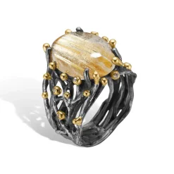 BY BIRDIE – Sort rhodinert ring med gulldetaljer, diamanter og rutile quartz