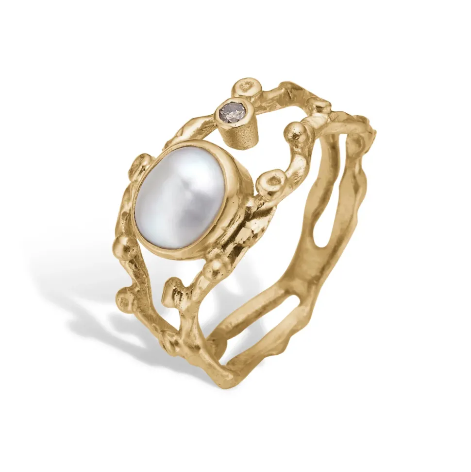 By Birdie – Zenith Duo White Keshi ring i 14 gult gull med ferskvannsperle og diamant