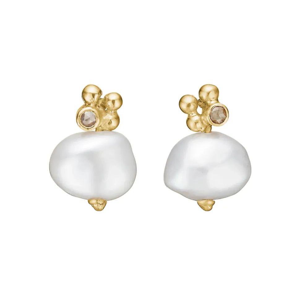 By Birdie – Zenith White Keshi Pearl ørepynt i 14 gult gull