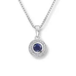 Diamonds by Frisenberg – Anheng i hvitt gull med safir og 0,08 ct diamanter