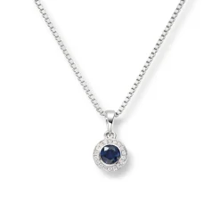 Diamonds by Frisenberg – Anheng i hvitt gull med safir og diamanter, totalt 0,05 ct