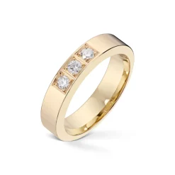 Diamonds by Frisenberg – Alliansering i gult gull 3 x 0,10 ct TW/SI – Kraftig ringskinne, håndlaget ved eget verksted