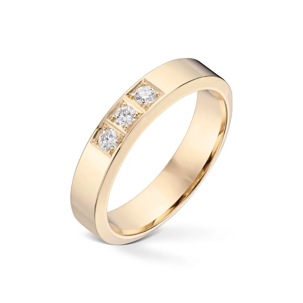 Diamonds by Frisenberg – Alliansering i gult gull 3 x 0,05 ct TW/SI – Kraftig ringskinne, håndlaget ved eget verksted