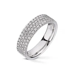 Diamonds by Frisenberg – Bred ring i hvitt gull med diamantdryss – Totalt 0,76 ct