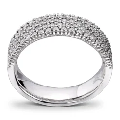 Diamonds by Frisenberg – Bred ring i hvitt gull med diamantdryss – Totalt 0,76 ct