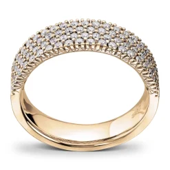 Diamonds by Frisenberg – Bred ring i gult gull med diamantdryss – Totalt 0,76 ct