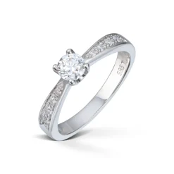 Diamonds by Frisenberg – Diamantring i hvitt gull med sentersten på 0,41 ct