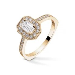 Diamonds by Frisenberg – Diamantring med emerald cut senterstein 0,50 ct TW/VS1 – Totalt 0,75 ct