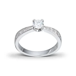 Diamonds by Frisenberg – Diamantring i hvitt gull med sentersten på 0,41 ct
