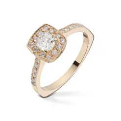 Diamonds By Frisenberg – Gult gull 14K ring – Håndlaget på eget verksted – isatt 1 stk Cusion Cut 0,50 ct ialt 0,74 ct