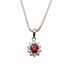 Diamonds by Frisenberg – Hvitt gull 14K Anheng- med Rubin og 0,14 ct diamanter inkl sølvkjede