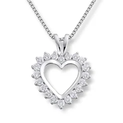 Diamonds by Frisenberg – Hjerteanheng i hvitt gull med totalt 0,765 ct diamanter