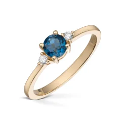 Diamonds by Frisenberg – Ring i gult gull med london blå topas og diamant