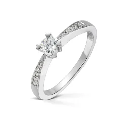 Diamonds by Frisenberg – Ring i hvitt gull med 0,25 ct + 0,1 ct diamanter