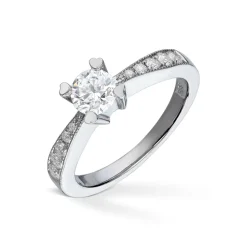 Diamonds by Frisenberg – Ring i hvitt gull med diamanter ialt 0,69 ct