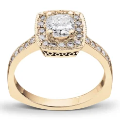 Diamonds by Frisenberg – Ring i gult gull med 0,70 ct TW/VS1 cushion cut diamant – Totalt 0,98 ct
