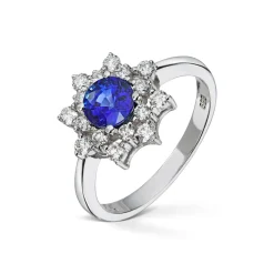 Diamonds by Frisenberg -Diamantring i hvitt gull med 6 mm safir og diamanter ialt 0,49 carat TW/SI1
