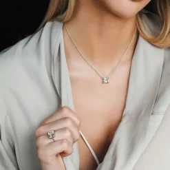 Efva Attling – A Green Dream halssmykke i sølv med grønn quartz