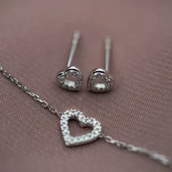 Forever by Gulldia – Hjerte ørepynt i hvitt gull med diamanter, 0,06ct W/SI