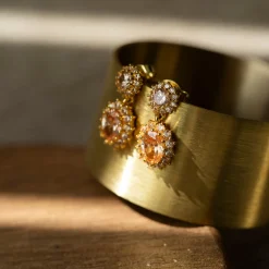 Glow by Gulldia – Belle ørepynt i forgyldt sølv med zirkonia, champagne