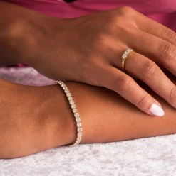 Glow by Gulldia – Farah armbånd i forgylt sølv med zirkonia