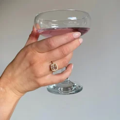 Glow by GullDia – Grace ring i forgylt sølv med champagne farget zirkonia