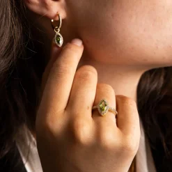 Glow by Gulldia – Rose ring i forgyldt sølv med zirkonia, oliven