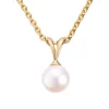 Gold by Frisenberg – Anheng i gult gull med kulturperle, 6-6,5 mm