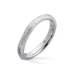 Gold by Frisenberg – Assymetrisk ring i hvitt gull – Matt overflate