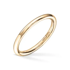Gold by Frisenberg – Håndlaget slank ring i gult gull 2,0 mm