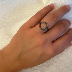 Heiring – Drømmefanger ring i oksidert sølv med diamant