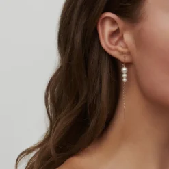 Julie Sandlau – Eden Chain Earring White Pearl – 14k gult gull