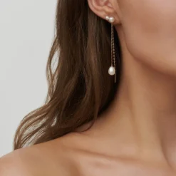 Julie Sandlau – Esther Ear Pendant White Pearl – 14k gult gull