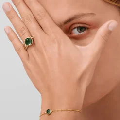 Julie Sandlau – Prime ring i forgyldt sølv med grønn ametyst