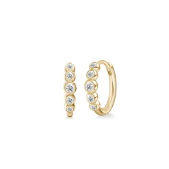 Julie Sandlau – Pristine Medium Hoop i 14k gult gull med diamanter