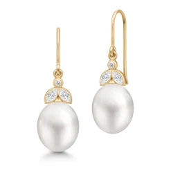 Julie Sandlau – Tasha Earrings White Pearl i 22k forgylt sølv