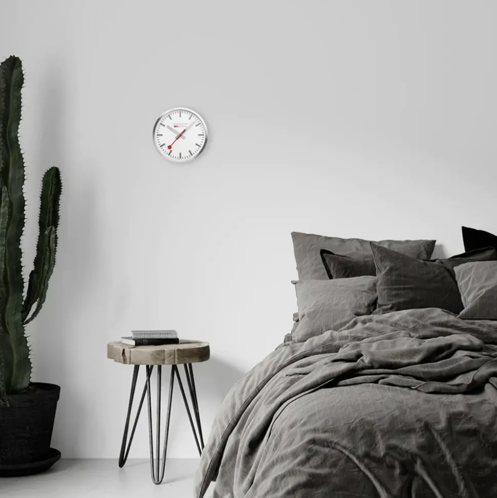 Mondaine – Veggklokke 25 cm sølvfarget