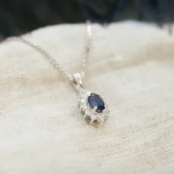 NC Christophersen – Anheng i hvitt gull med Safir og diamanter