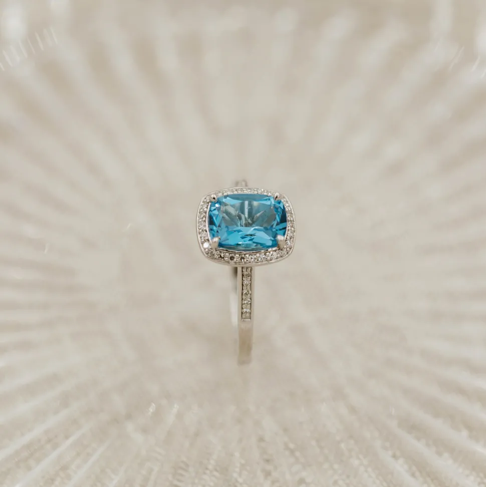NC Christophersen – Ring i hvitt gull med Blue Topaz og diamanter