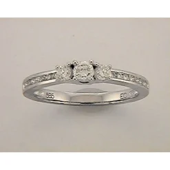 NC Christophersen – Ring i hvitt gull med diamanter