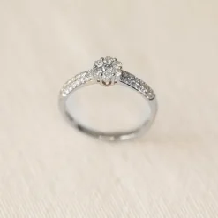 NC Christophersen – Ring i hvitt gull med diamanter