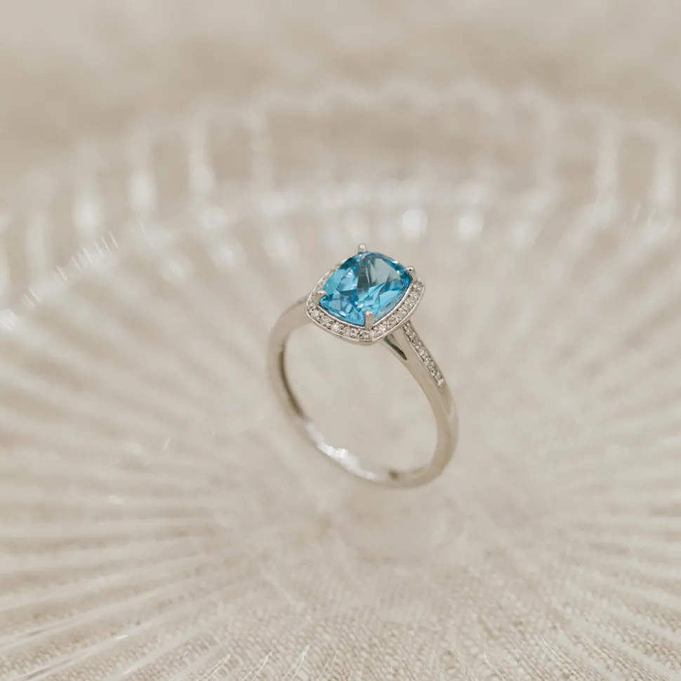 NC Christophersen – Ring i hvitt gull med Blue Topaz og diamanter