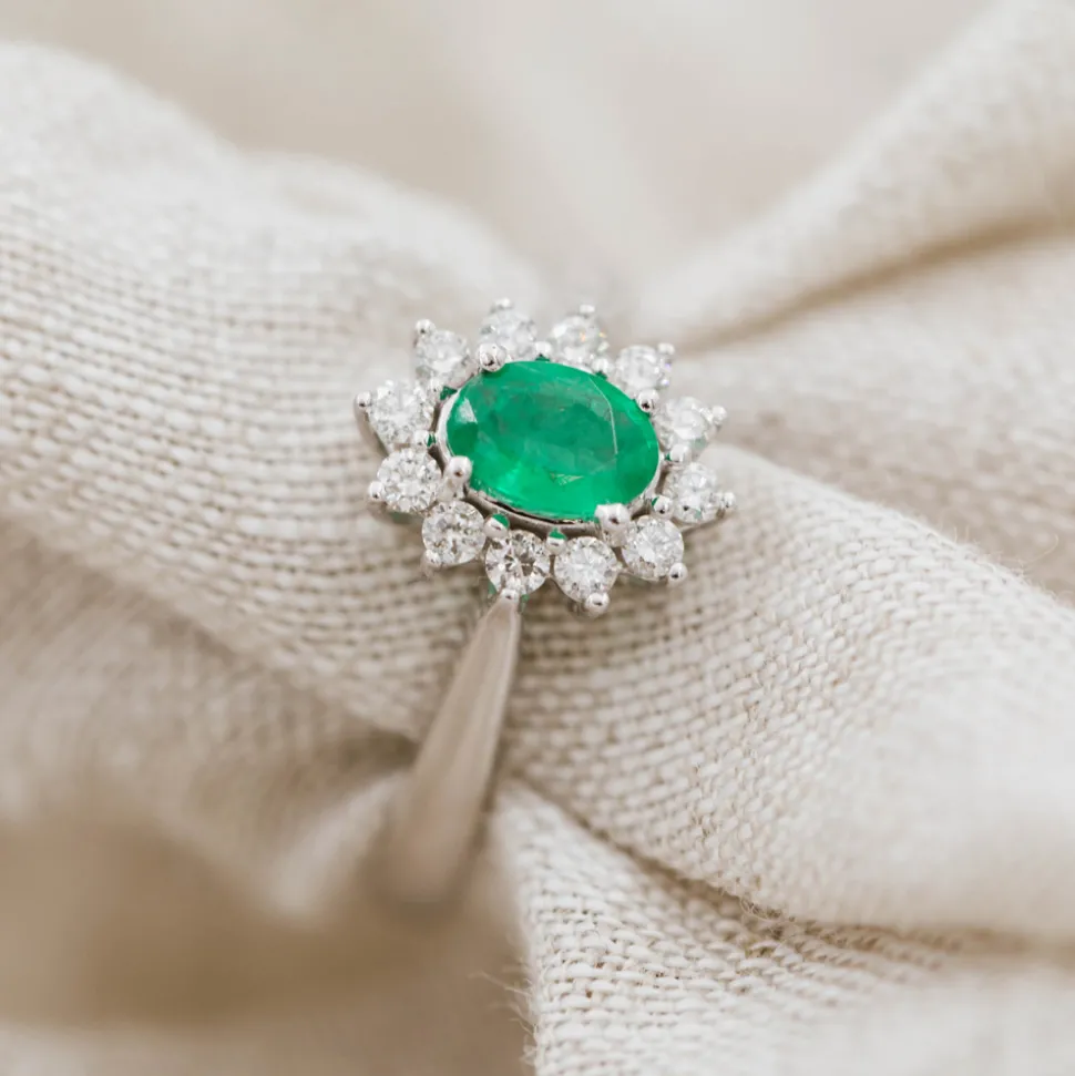 NC Christophersen – Ring i hvitt gull med Smaragd og diamanter