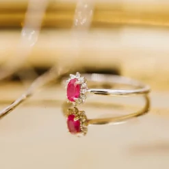 NC Christophersen – Rosettring i hvitt gull med rubin og diamanter, 04 ct