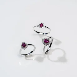 NC Christophersen – Rosettring i hvitt gull med rubin og diamanter, 04 ct