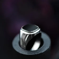 NC Christophersen – Signetring i hvitt gull med svart onyx