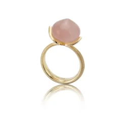 Noën – Dolce ring i forgyldt matt sølv med rosa kvarts – Stor